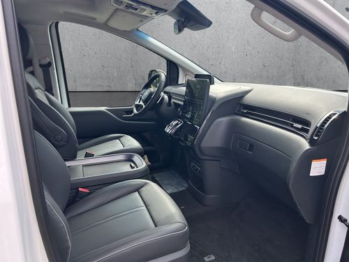 https://csb-strapi-files.fsn1.your-objectstorage.com/inventory-cars/images/9b8d068878967a756ef143902001ae34265195c4/20_500_1250.jpg