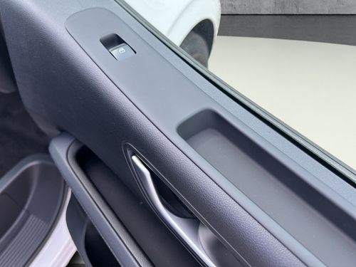 https://csb-strapi-files.fsn1.your-objectstorage.com/inventory-cars/images/9b8d068878967a756ef143902001ae34265195c4/21_500_8222.jpg