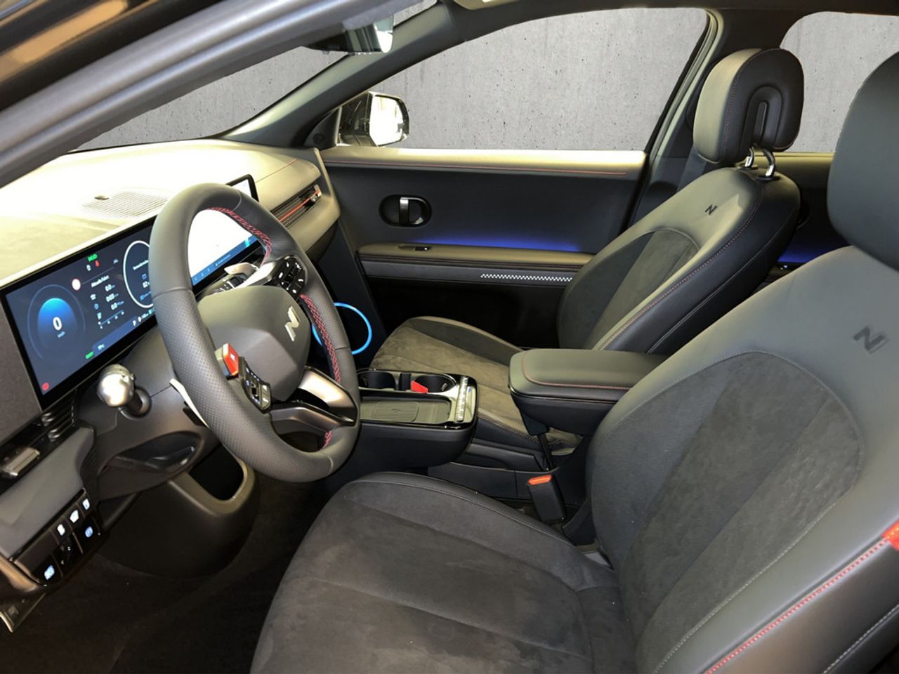 https://csb-strapi-files.fsn1.your-objectstorage.com/inventory-cars/images/9bb4ffa0d76a035b4510361372fb867ce6b508cd/9_1280_4164.jpg