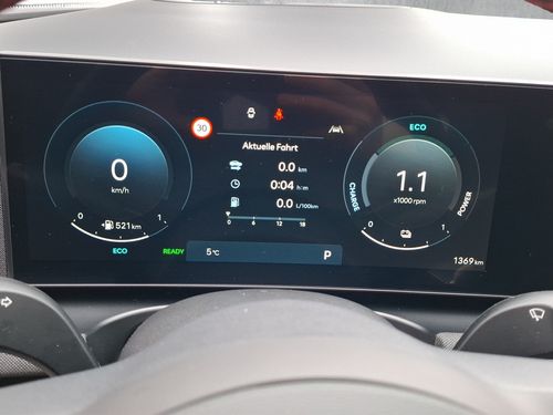 https://csb-strapi-files.fsn1.your-objectstorage.com/inventory-cars/images/9cd8ec46a64796c7cbc7fb7db6e4a130ad186500/11_500_3785.jpg