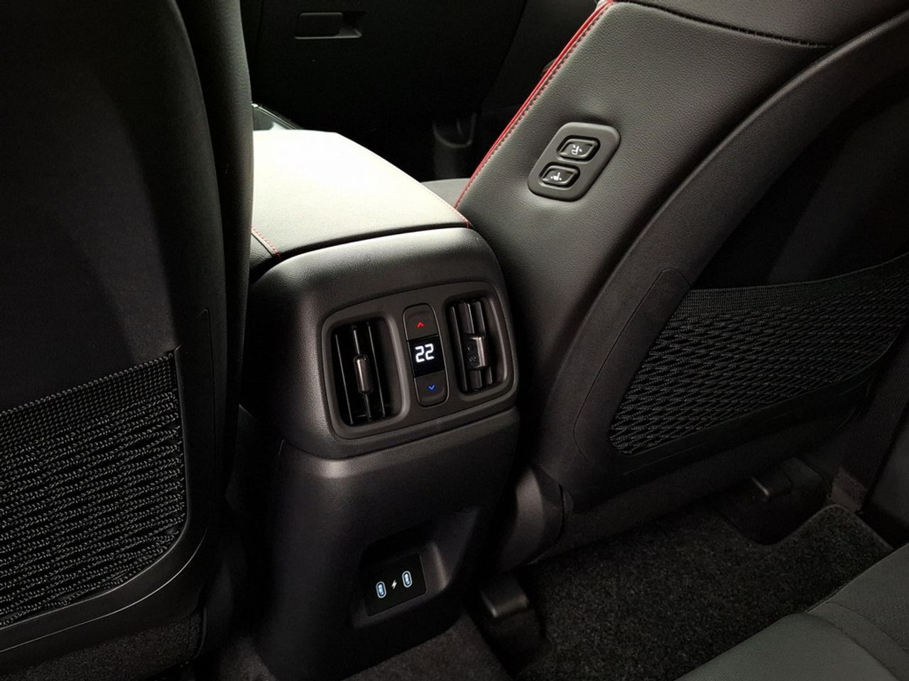 https://csb-strapi-files.fsn1.your-objectstorage.com/inventory-cars/images/9cd8ec46a64796c7cbc7fb7db6e4a130ad186500/20_1280_6000.jpg