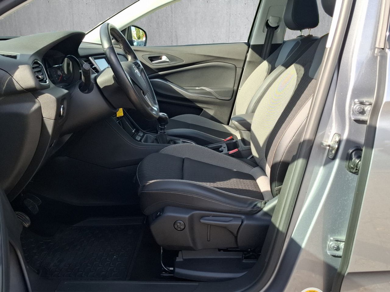 https://csb-strapi-files.fsn1.your-objectstorage.com/inventory-cars/images/9d073936c2507ed0cdc6ba4afa5bcd077b132dc5/10_1280_8921.jpg