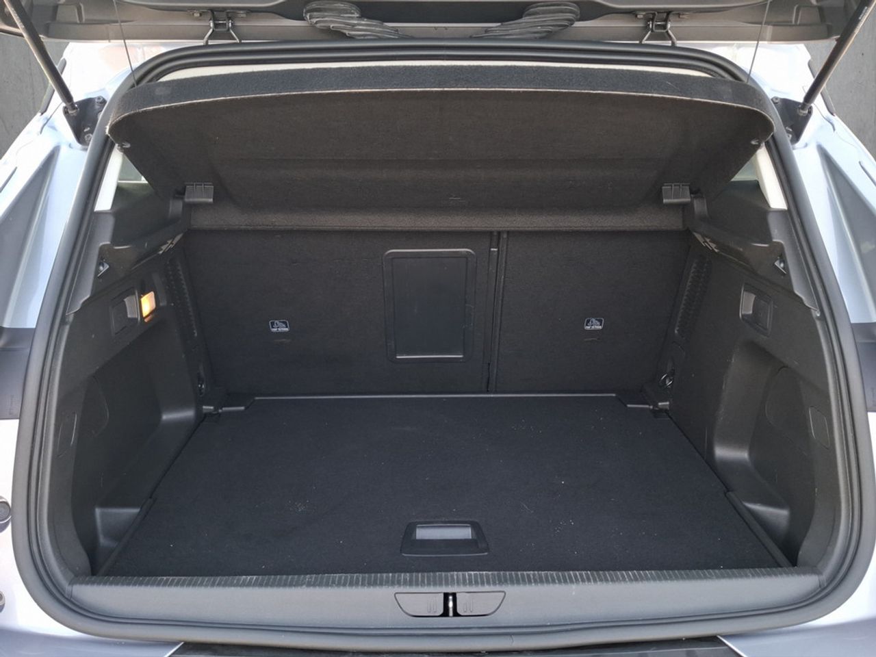 https://csb-strapi-files.fsn1.your-objectstorage.com/inventory-cars/images/9d073936c2507ed0cdc6ba4afa5bcd077b132dc5/18_1280_2134.jpg