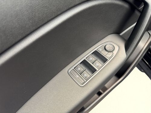 https://csb-strapi-files.fsn1.your-objectstorage.com/inventory-cars/images/9f427abefce86b9089dddac32f95e8e3d4f9735c/12_500_8232.jpg