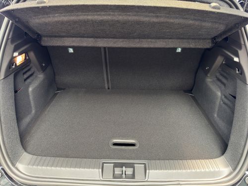 https://csb-strapi-files.fsn1.your-objectstorage.com/inventory-cars/images/9f427abefce86b9089dddac32f95e8e3d4f9735c/6_500_5506.jpg