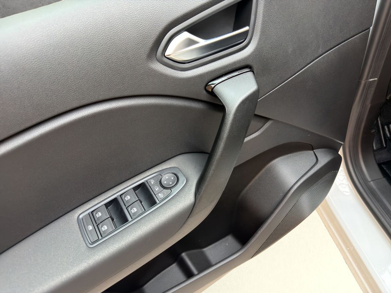 https://csb-strapi-files.fsn1.your-objectstorage.com/inventory-cars/images/9fdee54caa109d6cc260b5493fa5b44306684d34/11_1280_3626.jpg