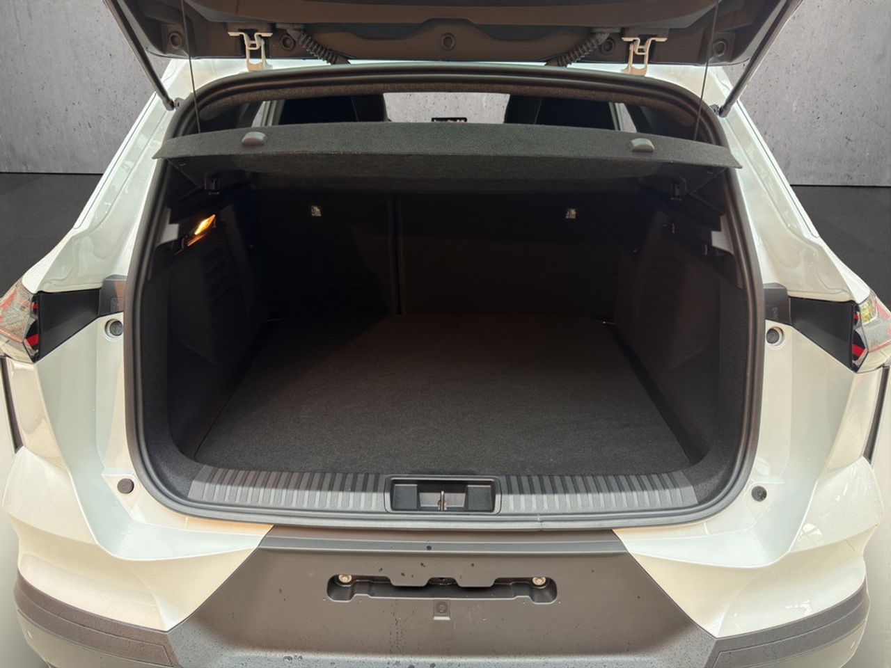 https://csb-strapi-files.fsn1.your-objectstorage.com/inventory-cars/images/9fdee54caa109d6cc260b5493fa5b44306684d34/5_1280_9005.jpg