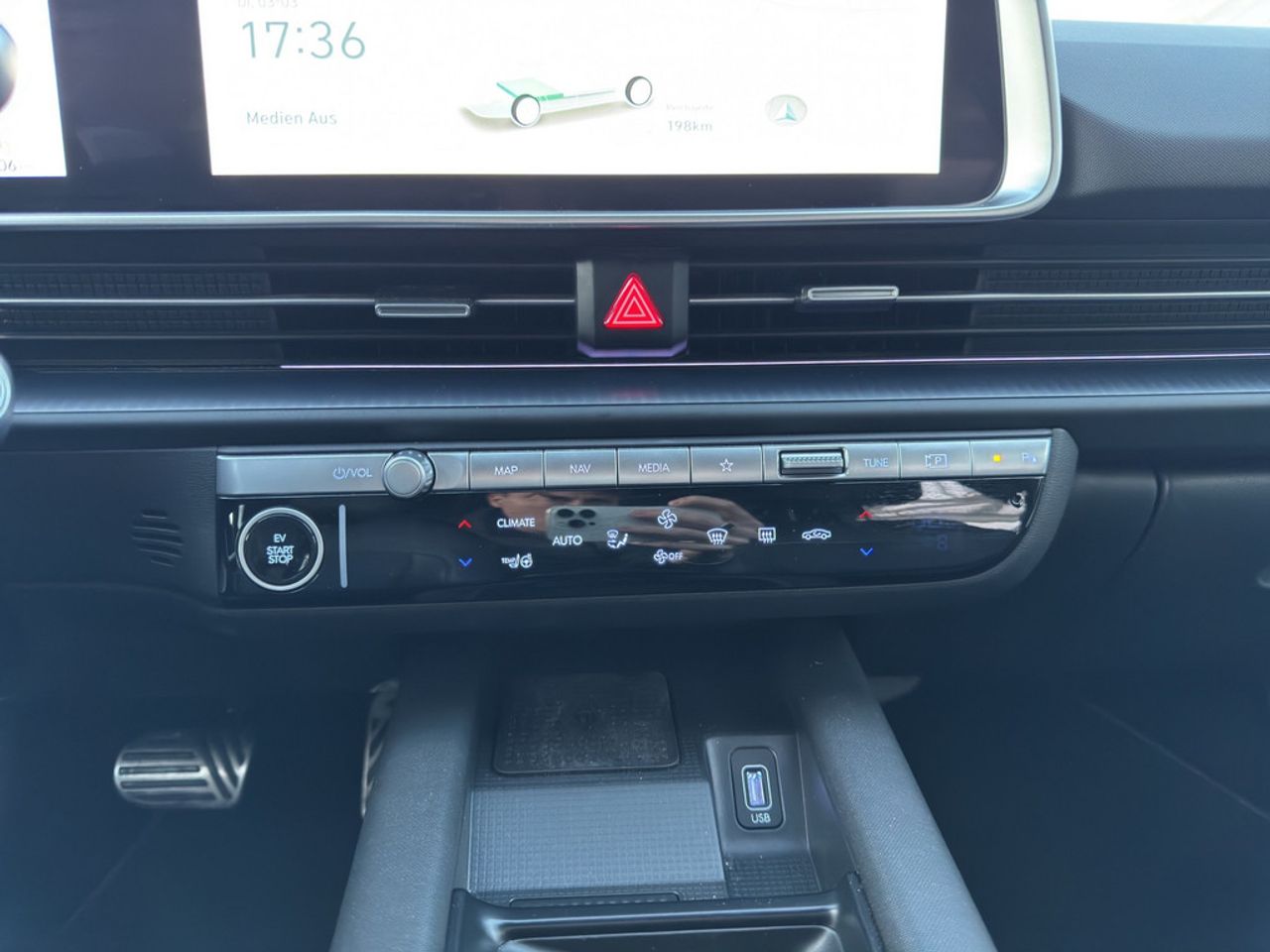https://csb-strapi-files.fsn1.your-objectstorage.com/inventory-cars/images/a261b994f03c0590e66843f143eaaabf10c239db/17_1280_1582.jpg