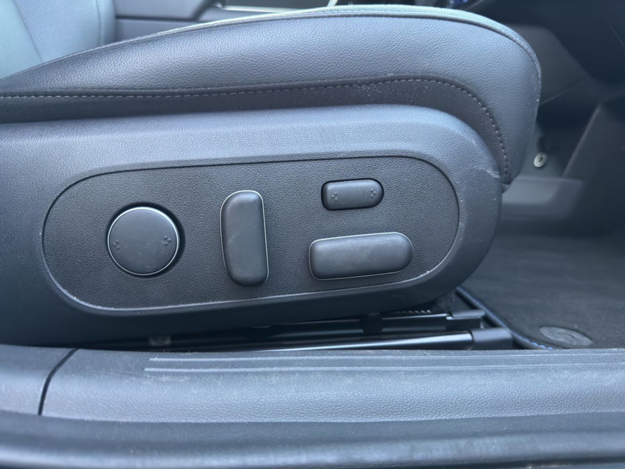 https://csb-strapi-files.fsn1.your-objectstorage.com/inventory-cars/images/a261b994f03c0590e66843f143eaaabf10c239db/23_1280_6355.jpg