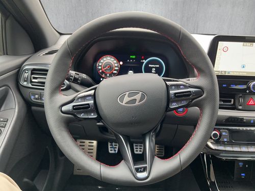 https://csb-strapi-files.fsn1.your-objectstorage.com/inventory-cars/images/a3322ce8614a60c0add6d6aa94f35f6eb20601a9/10_500_4379.jpg