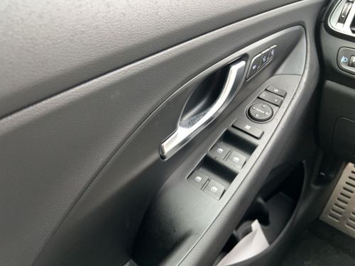 https://csb-strapi-files.fsn1.your-objectstorage.com/inventory-cars/images/a3322ce8614a60c0add6d6aa94f35f6eb20601a9/13_500_7204.jpg