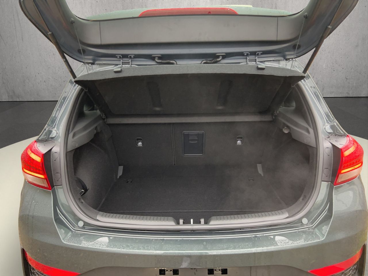 https://csb-strapi-files.fsn1.your-objectstorage.com/inventory-cars/images/a3322ce8614a60c0add6d6aa94f35f6eb20601a9/18_1280_1545.jpg