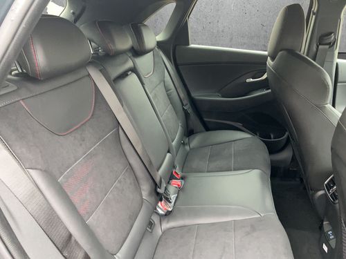 https://csb-strapi-files.fsn1.your-objectstorage.com/inventory-cars/images/a3322ce8614a60c0add6d6aa94f35f6eb20601a9/19_500_3244.jpg