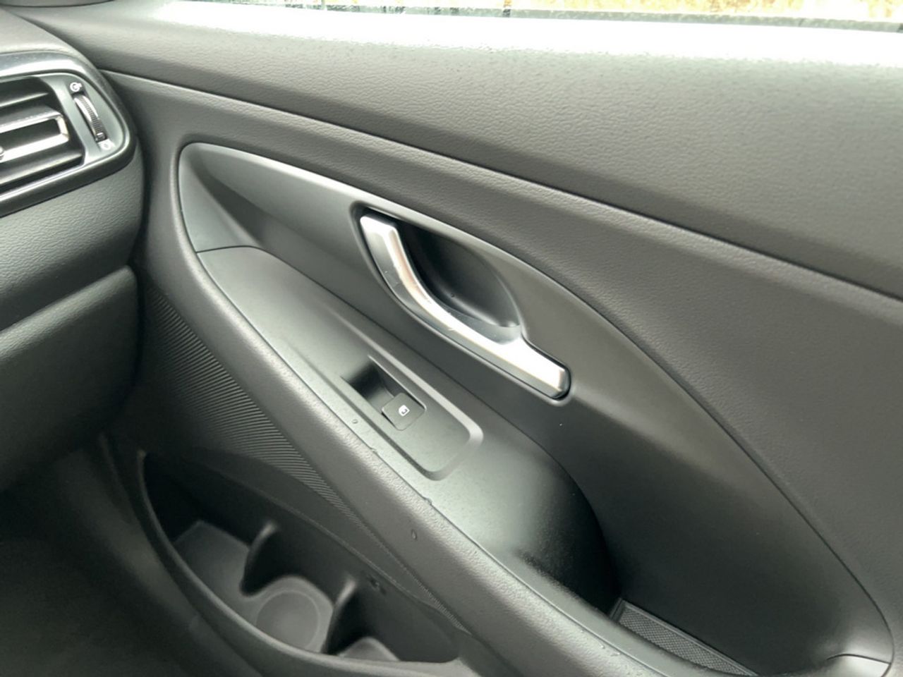 https://csb-strapi-files.fsn1.your-objectstorage.com/inventory-cars/images/a3322ce8614a60c0add6d6aa94f35f6eb20601a9/21_1280_2502.jpg