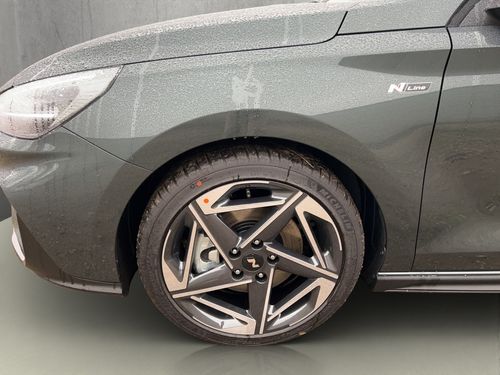 https://csb-strapi-files.fsn1.your-objectstorage.com/inventory-cars/images/a3322ce8614a60c0add6d6aa94f35f6eb20601a9/2_500_5704.jpg