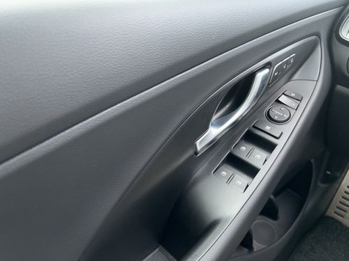 https://csb-strapi-files.fsn1.your-objectstorage.com/inventory-cars/images/a3cffdf19e149ea9913f859cff12361fe581869e/13_500_6816.jpg
