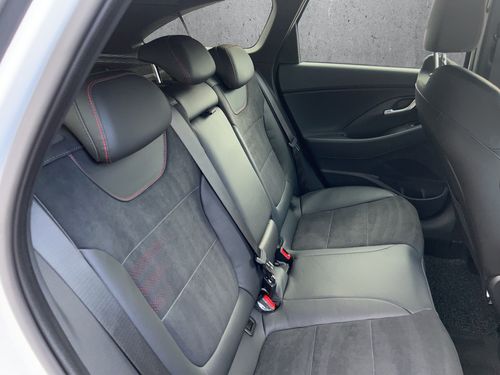 https://csb-strapi-files.fsn1.your-objectstorage.com/inventory-cars/images/a3cffdf19e149ea9913f859cff12361fe581869e/19_500_3771.jpg