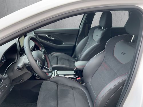 https://csb-strapi-files.fsn1.your-objectstorage.com/inventory-cars/images/a3cffdf19e149ea9913f859cff12361fe581869e/9_500_3345.jpg