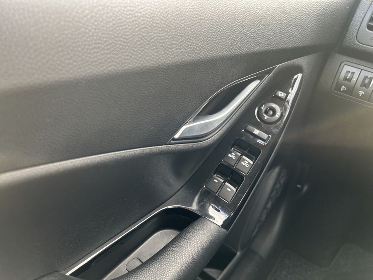 https://csb-strapi-files.fsn1.your-objectstorage.com/inventory-cars/images/a5c0efd4869ce90e5ad3abd8ba714d0c24a213dd/13_1280_9754.jpg
