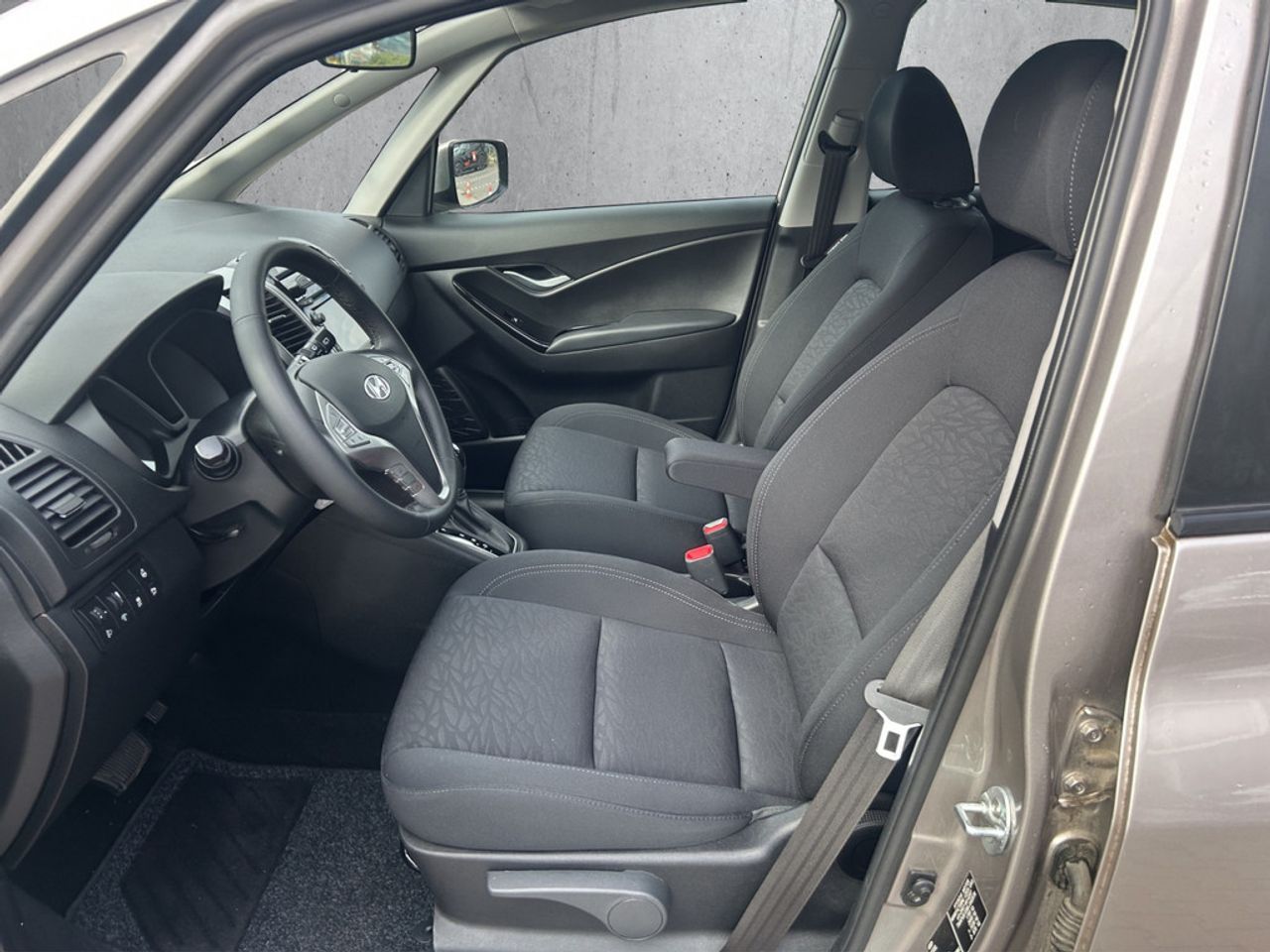 https://csb-strapi-files.fsn1.your-objectstorage.com/inventory-cars/images/a5c0efd4869ce90e5ad3abd8ba714d0c24a213dd/14_1280_6430.jpg