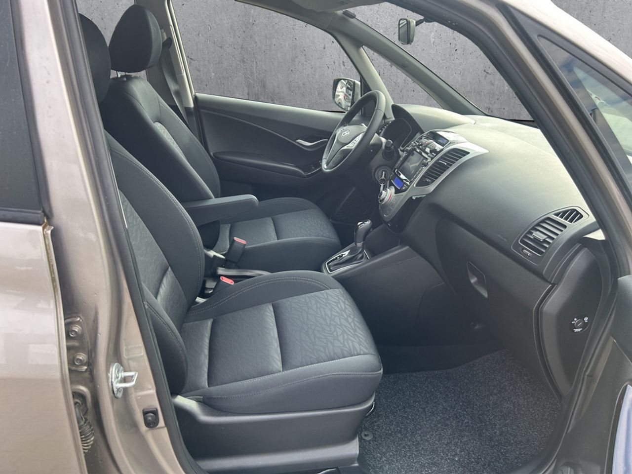 https://csb-strapi-files.fsn1.your-objectstorage.com/inventory-cars/images/a5c0efd4869ce90e5ad3abd8ba714d0c24a213dd/15_1280_3239.jpg