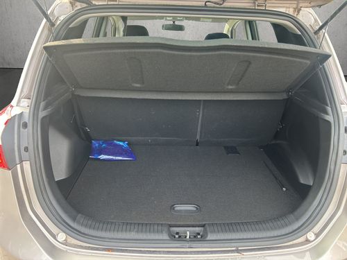 https://csb-strapi-files.fsn1.your-objectstorage.com/inventory-cars/images/a5c0efd4869ce90e5ad3abd8ba714d0c24a213dd/17_500_9075.jpg