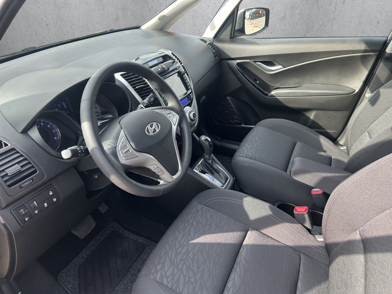 https://csb-strapi-files.fsn1.your-objectstorage.com/inventory-cars/images/a5c0efd4869ce90e5ad3abd8ba714d0c24a213dd/19_1280_6744.jpg
