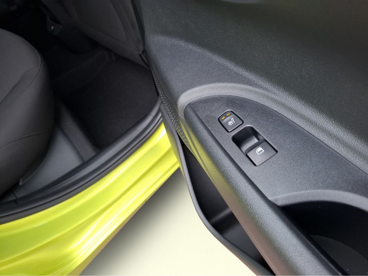 https://csb-strapi-files.fsn1.your-objectstorage.com/inventory-cars/images/a6127f93ed0eea89c346682ce994d0e2e1fa9003/20_1280_2430.jpg