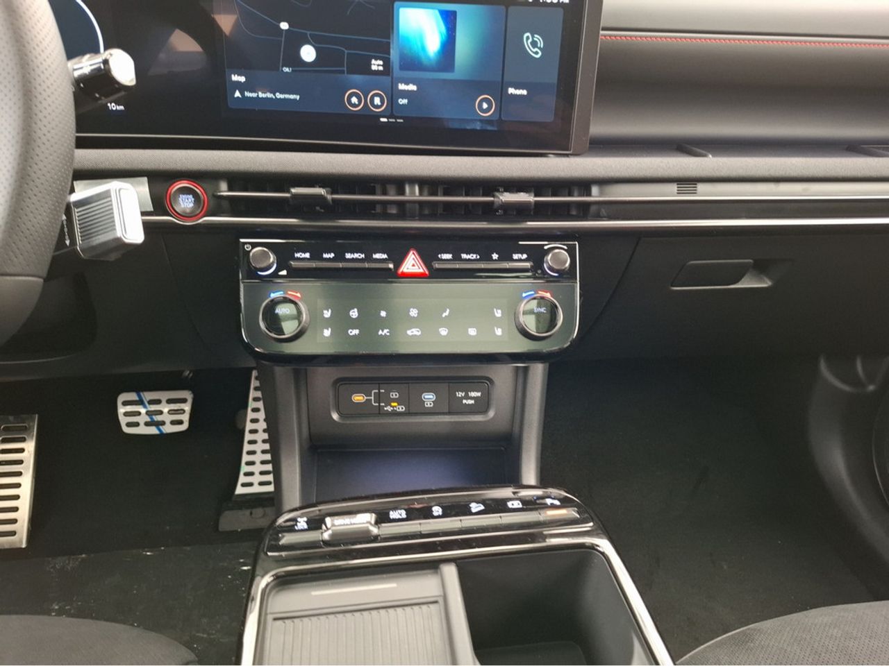 https://csb-strapi-files.fsn1.your-objectstorage.com/inventory-cars/images/a6a33a16488a42f617a939190f8d7bd8b8144787/17_1280_2743.jpg