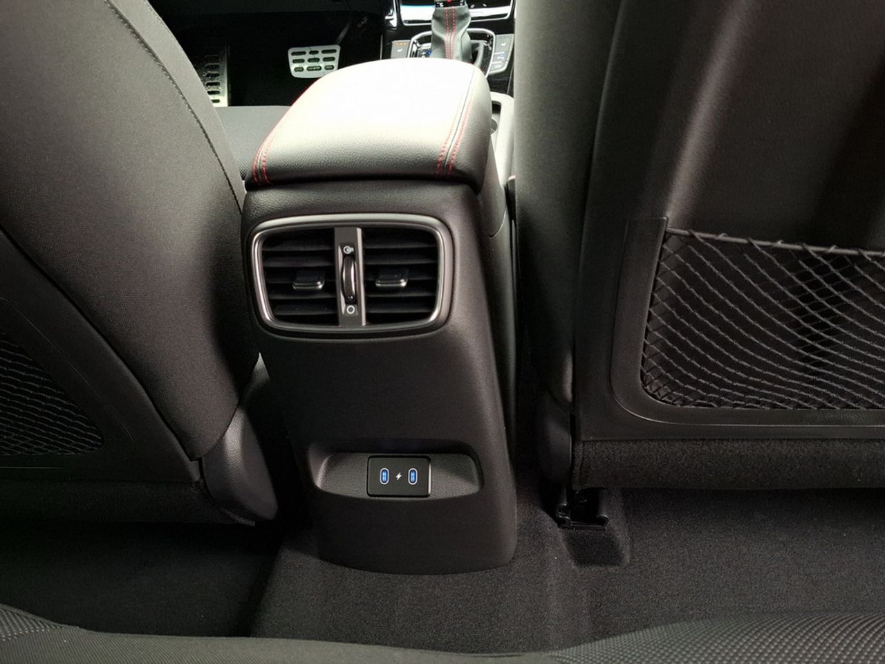 https://csb-strapi-files.fsn1.your-objectstorage.com/inventory-cars/images/a7c8a8574587d894bc48924de26d33922e4b0b84/21_1280_6833.jpg
