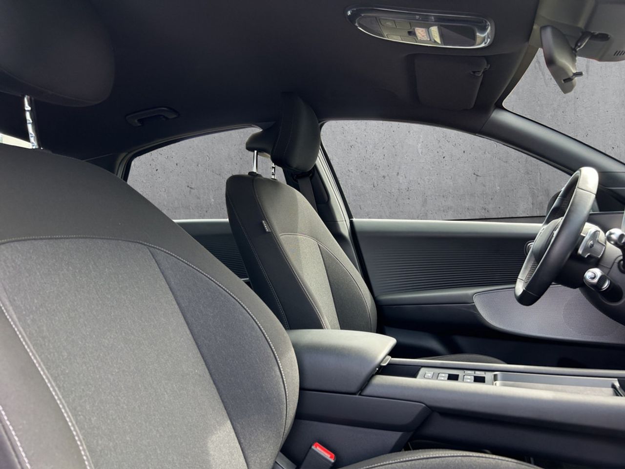 https://csb-strapi-files.fsn1.your-objectstorage.com/inventory-cars/images/a8f4b60276918fe14258396a0a4f51f1aed05bd0/18_1280_3973.jpg