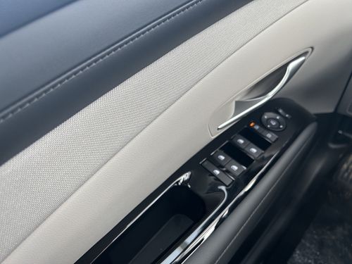 https://csb-strapi-files.fsn1.your-objectstorage.com/inventory-cars/images/a9d4f3f1a6fb06614eff3632acf51bf93000b370/13_500_6421.jpg