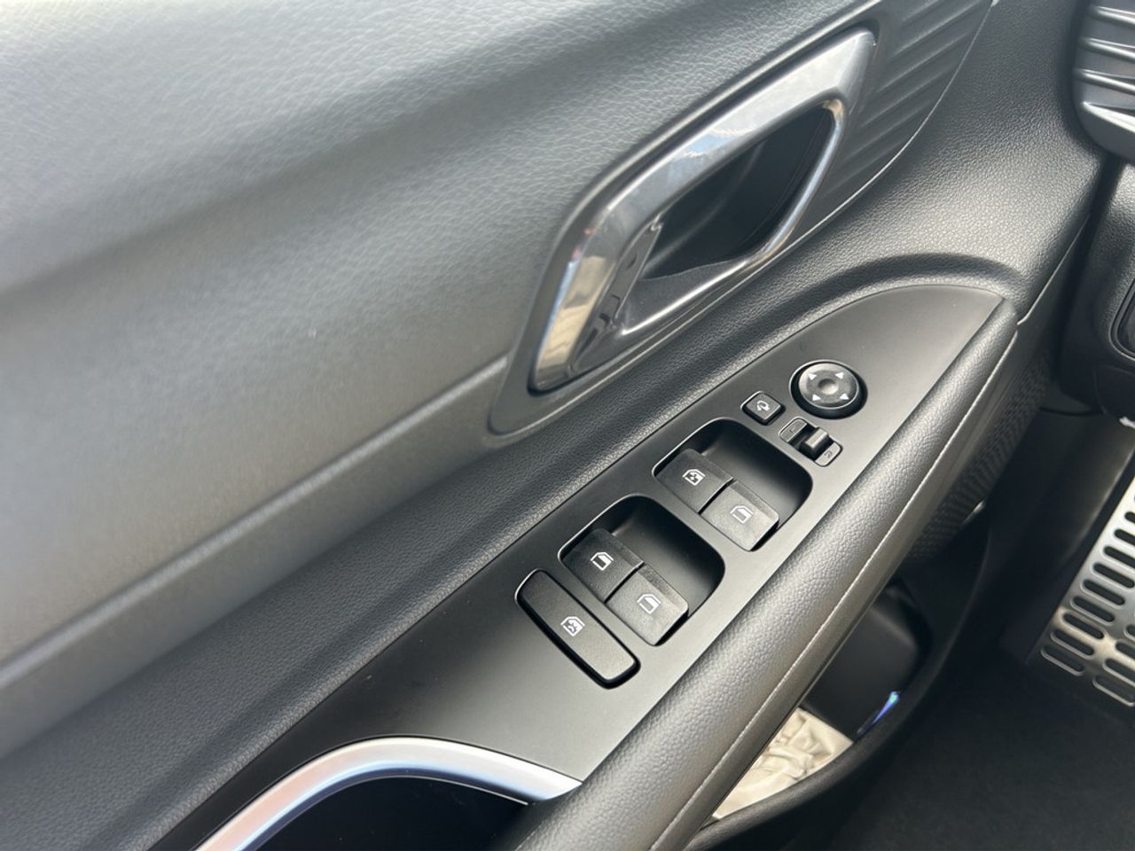 https://csb-strapi-files.fsn1.your-objectstorage.com/inventory-cars/images/a9db6b8e7ba497a103e78560bea03e47428617aa/13_1280_5424.jpg
