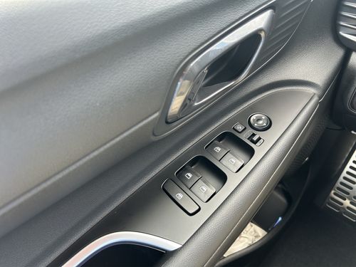https://csb-strapi-files.fsn1.your-objectstorage.com/inventory-cars/images/a9db6b8e7ba497a103e78560bea03e47428617aa/13_500_4607.jpg