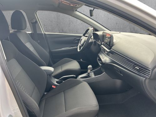 https://csb-strapi-files.fsn1.your-objectstorage.com/inventory-cars/images/a9db6b8e7ba497a103e78560bea03e47428617aa/20_500_5901.jpg