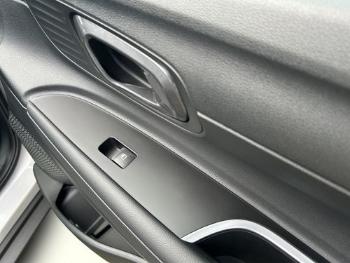 https://csb-strapi-files.fsn1.your-objectstorage.com/inventory-cars/images/a9db6b8e7ba497a103e78560bea03e47428617aa/21_500_1314.jpg