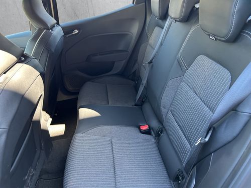 https://csb-strapi-files.fsn1.your-objectstorage.com/inventory-cars/images/aa2fd828671723c098f34cf3c09ceead8f4e3201/14_500_1039.jpg