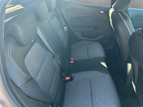 https://csb-strapi-files.fsn1.your-objectstorage.com/inventory-cars/images/aa2fd828671723c098f34cf3c09ceead8f4e3201/18_500_3155.jpg