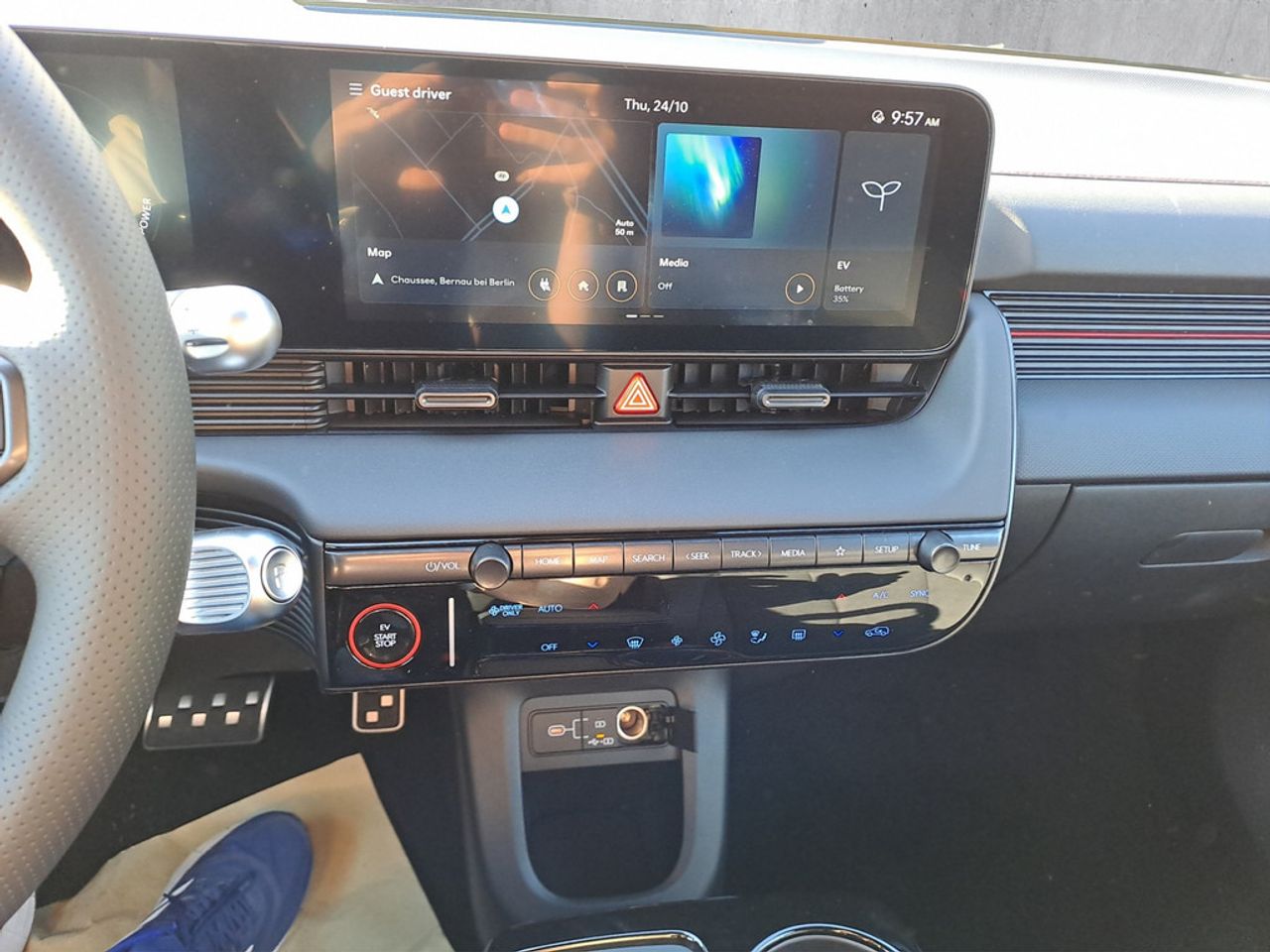 https://csb-strapi-files.fsn1.your-objectstorage.com/inventory-cars/images/ad40d21ad4db08e398b278ae612a7d81addb53b2/12_1280_4956.jpg