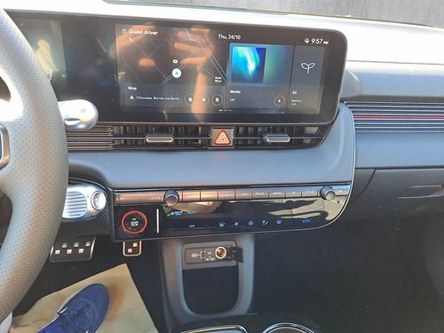 https://csb-strapi-files.fsn1.your-objectstorage.com/inventory-cars/images/ad40d21ad4db08e398b278ae612a7d81addb53b2/12_500_8927.jpg