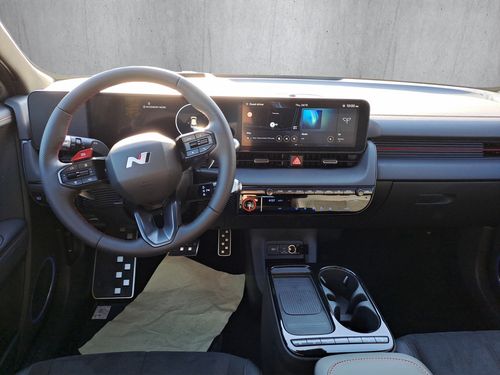https://csb-strapi-files.fsn1.your-objectstorage.com/inventory-cars/images/ad40d21ad4db08e398b278ae612a7d81addb53b2/16_500_5600.jpg