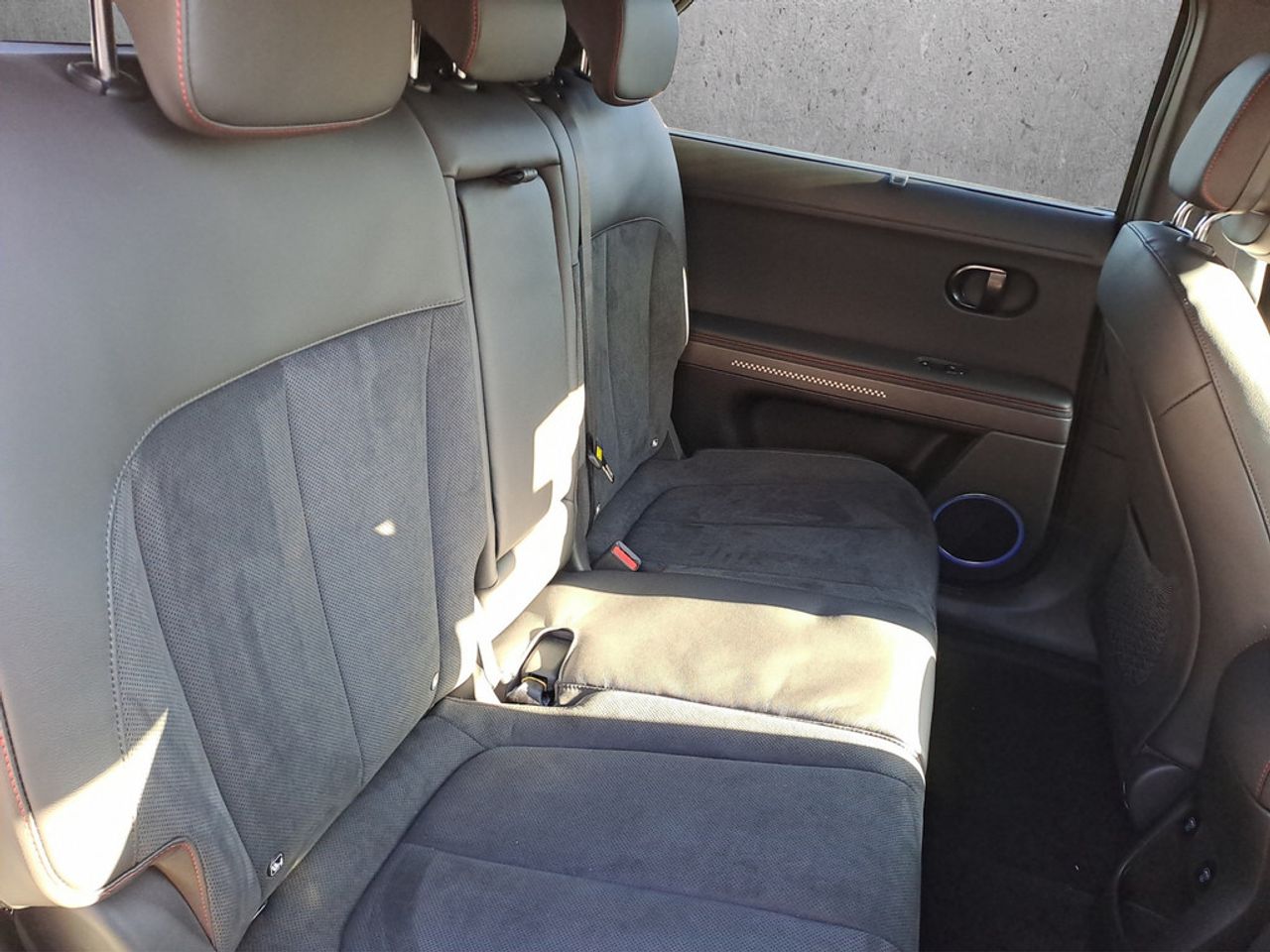https://csb-strapi-files.fsn1.your-objectstorage.com/inventory-cars/images/ad40d21ad4db08e398b278ae612a7d81addb53b2/19_1280_2700.jpg
