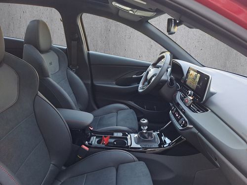 https://csb-strapi-files.fsn1.your-objectstorage.com/inventory-cars/images/ad5fc47e747e3ff1a2930bf97ff20fe07ca2b163/19_500_7841.jpg