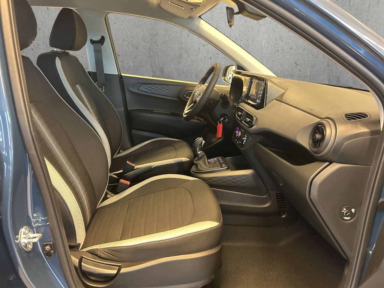 https://csb-strapi-files.fsn1.your-objectstorage.com/inventory-cars/images/adf96d57613717c0d612bebd1012290880523bd9/15_1280_2428.jpg