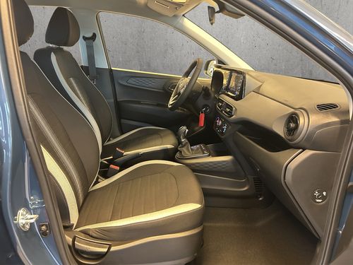https://csb-strapi-files.fsn1.your-objectstorage.com/inventory-cars/images/adf96d57613717c0d612bebd1012290880523bd9/15_500_8718.jpg