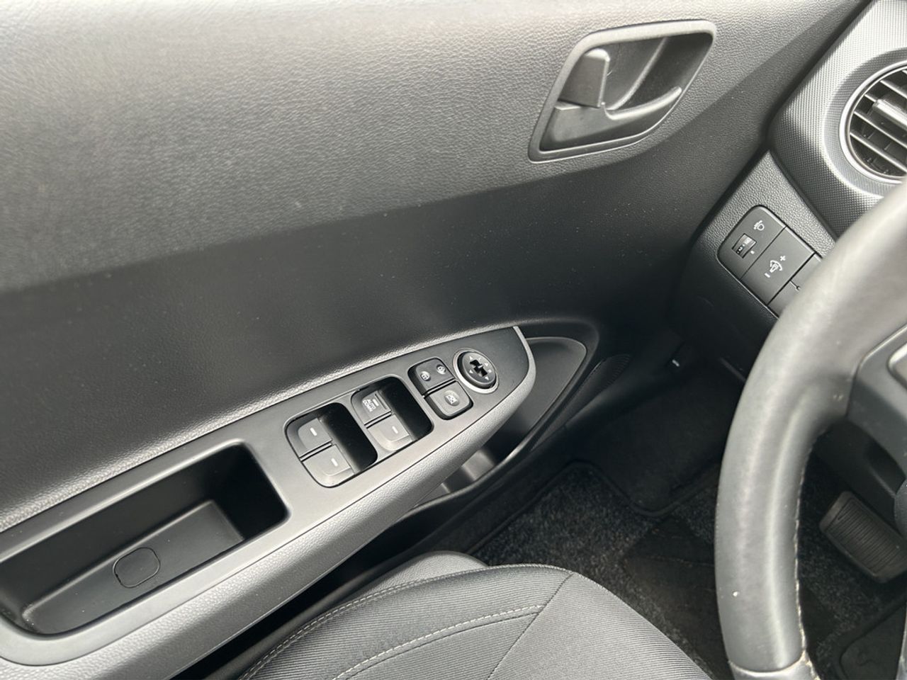 https://csb-strapi-files.fsn1.your-objectstorage.com/inventory-cars/images/ae5fe7f91383a1de1e99d8bc517ee19ffec33767/13_1280_8352.jpg