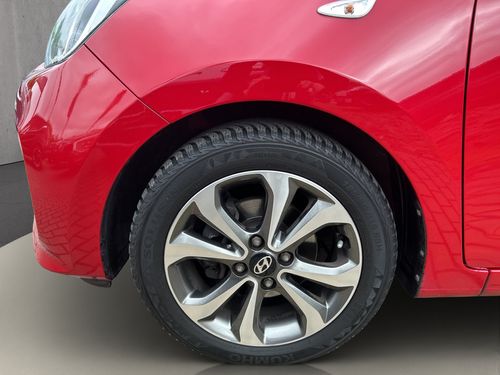 https://csb-strapi-files.fsn1.your-objectstorage.com/inventory-cars/images/ae5fe7f91383a1de1e99d8bc517ee19ffec33767/2_500_6379.jpg