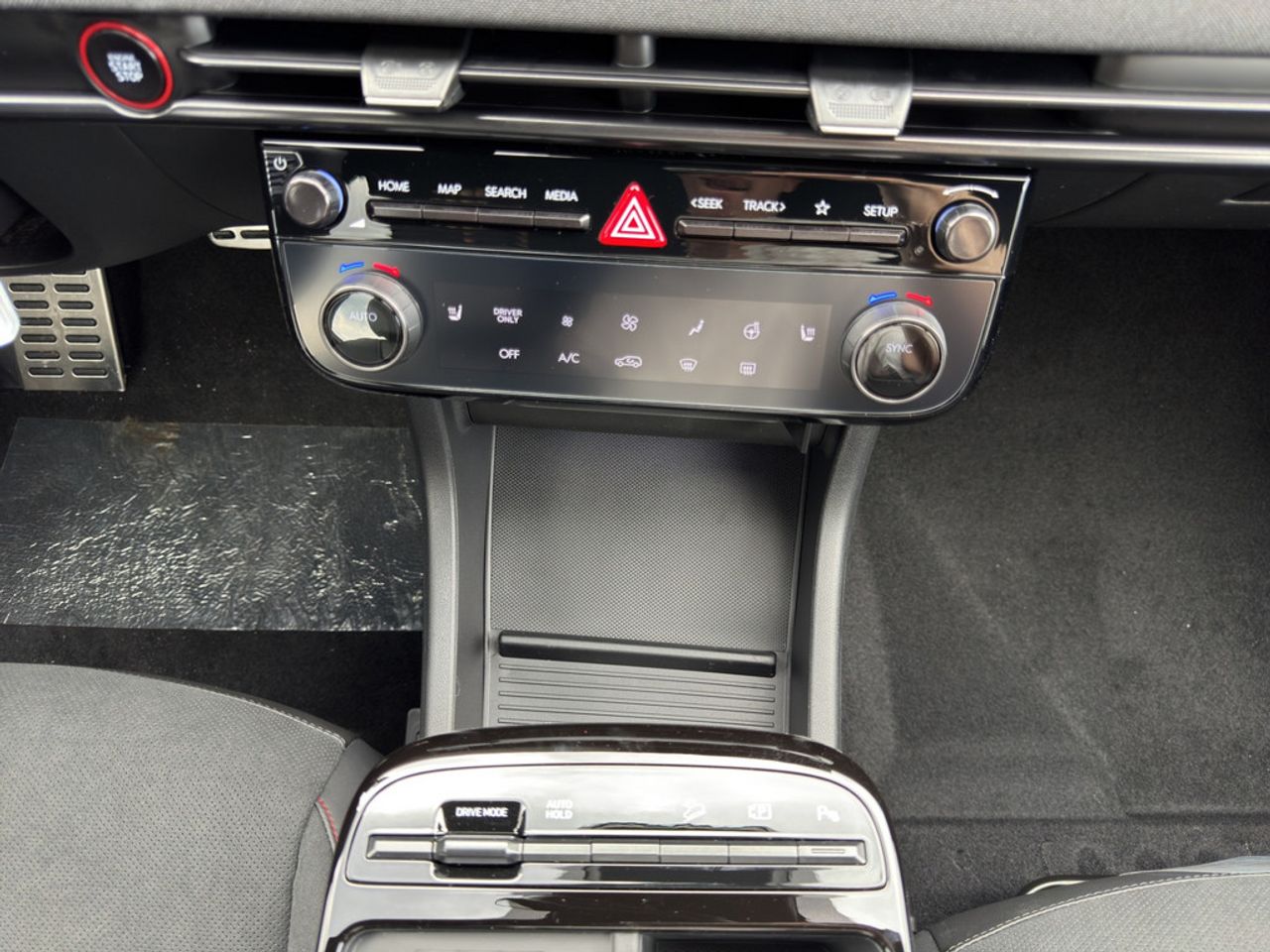 https://csb-strapi-files.fsn1.your-objectstorage.com/inventory-cars/images/ae8b725e1c4d7b1df699b4dfbe326aa71b0d006a/16_1280_3925.jpg