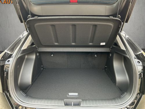 https://csb-strapi-files.fsn1.your-objectstorage.com/inventory-cars/images/b06ac8b91cf80c062c89429cb259154386fe7ff7/18_500_2556.jpg