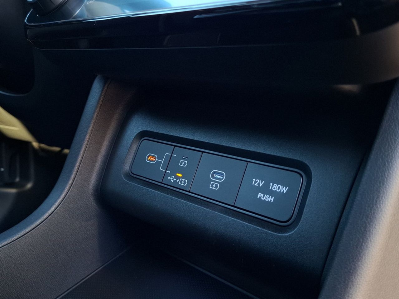 https://csb-strapi-files.fsn1.your-objectstorage.com/inventory-cars/images/b0ef9e180c1c3c50bd2c3750c0cb181474c4cc74/21_1280_1352.jpg